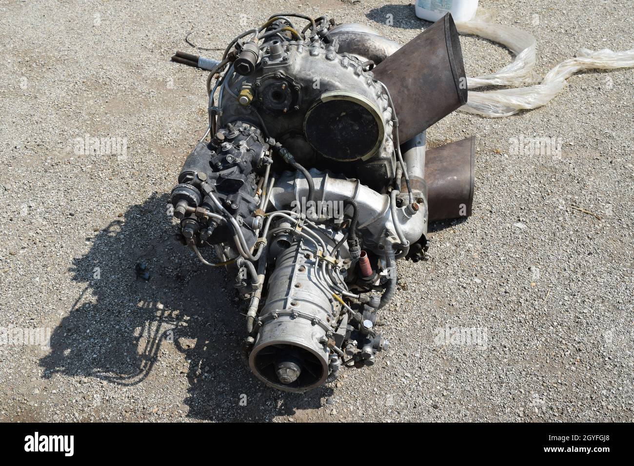 Die Hubschrauber-Engine, die gezogen wird, vor. Ersatzteile und Details der Konstruktion der Hubschrauber. Stockfoto