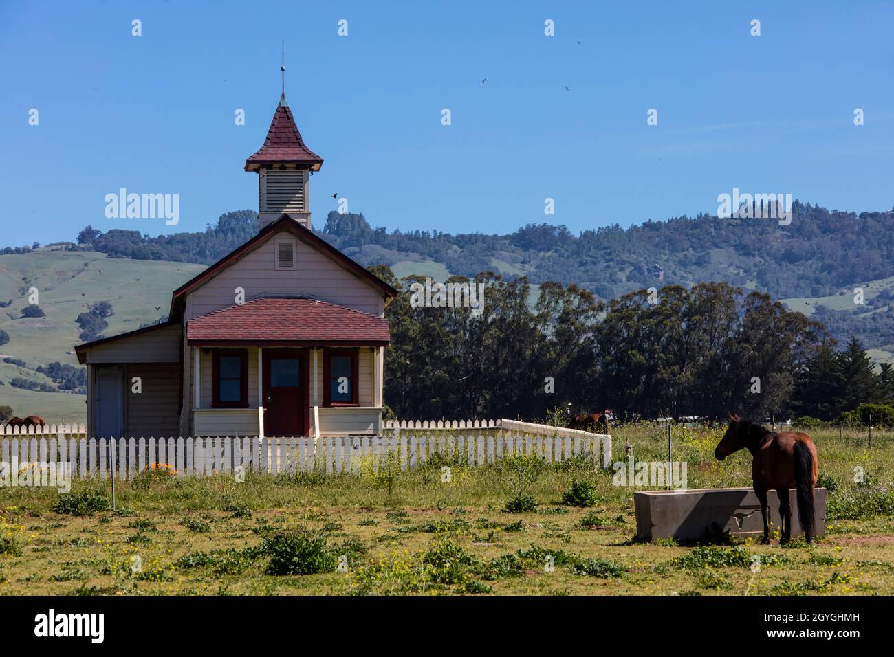 Die alte Kirche in SAN SIMEON wurde von William Randolph Hearst - CAMBRIA, KALIFORNIEN, erbaut Stockfoto