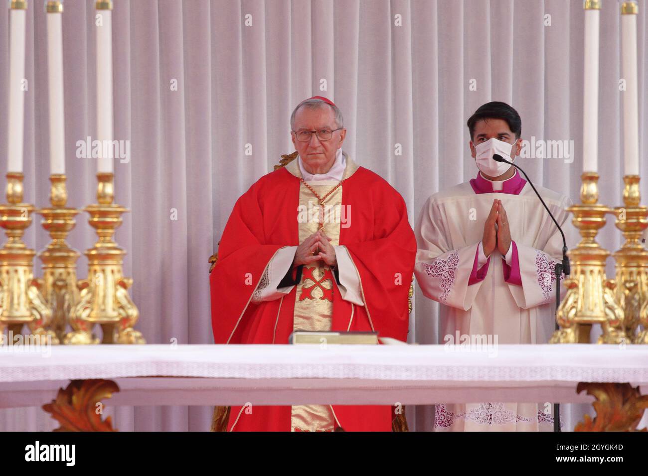 Der Vatikanische Staatssekretär, Kardinal Pietro Parolin, feiert die heilige Messe zu den Feierlichkeiten des Schutzpatrons St. Matthäus. Stockfoto