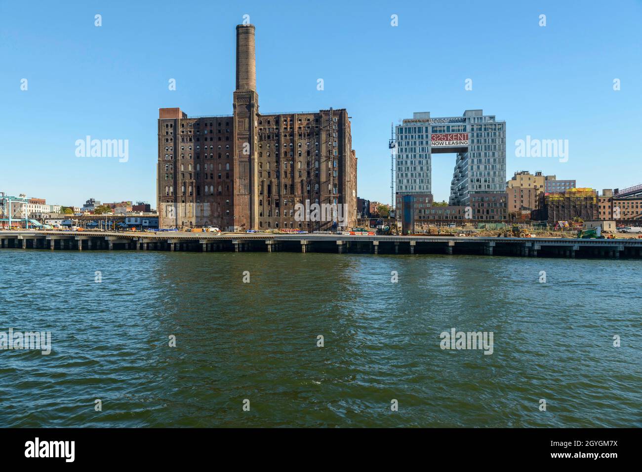 USA, NEW YORK, BROOKLYN, DOMINO ZUCKERRAFFINERIE UND WOHNGEBÄUDE (325 KENT) Stockfoto