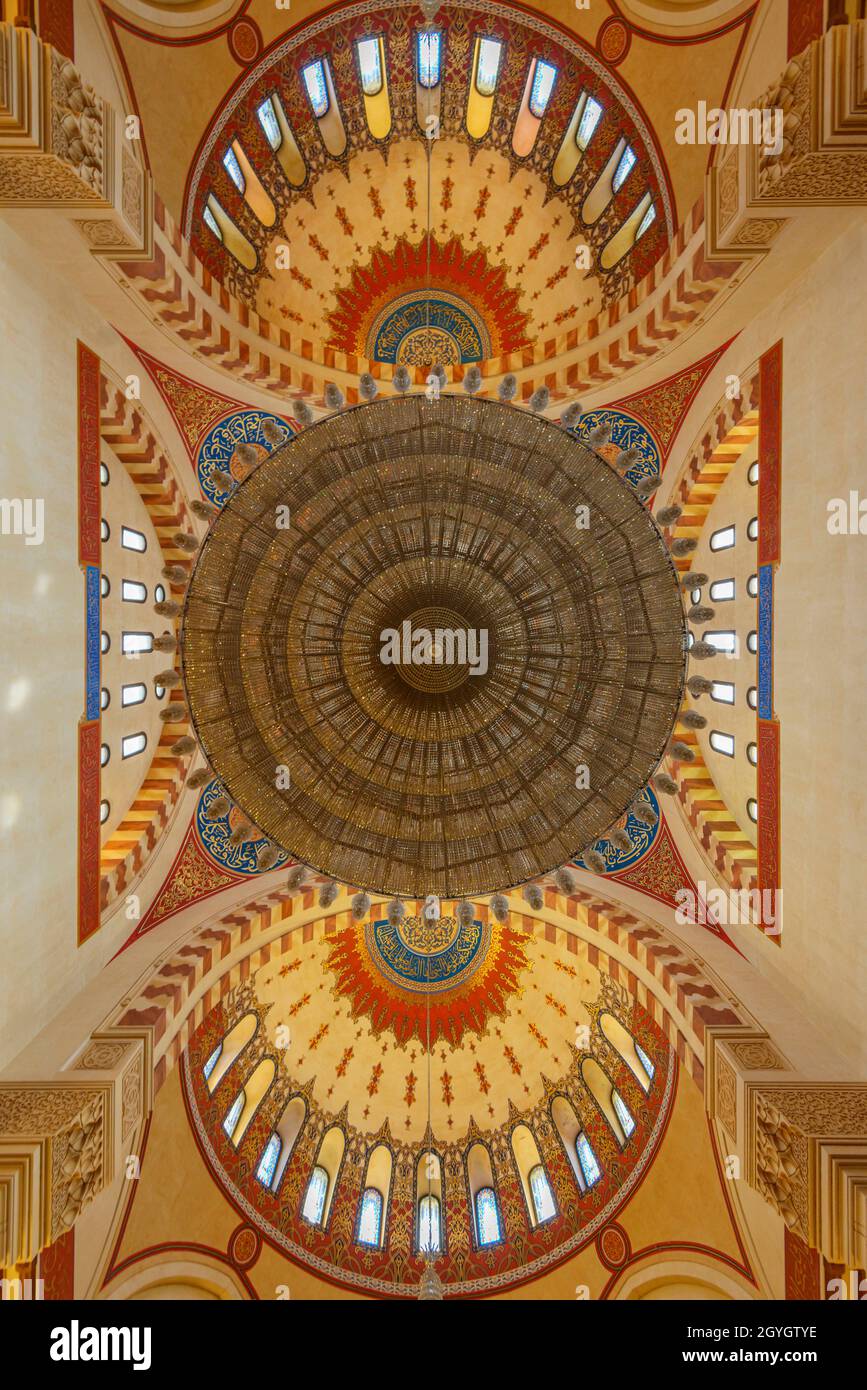 LIBANON, BEIRUT, INNENSTADT VON BEIRUT, INNERE DER MOHAMMAD AL AMINE MOSCHEE Stockfoto