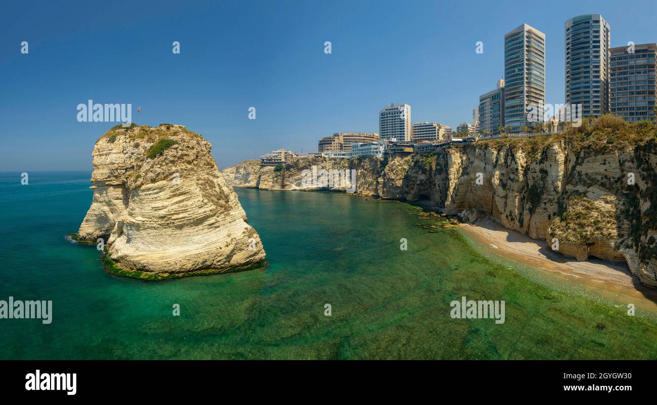 LIBANON, BEIRUT, RAS BEIRUT, GROTTE AUX TAUBEN, TAUBENFELSEN (RAOUCHE) Stockfoto