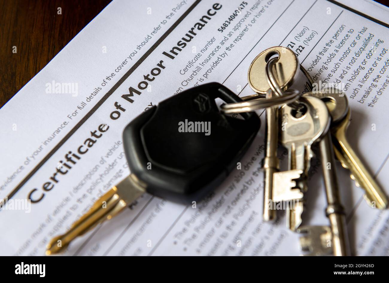 London. VEREINIGTES KÖNIGREICH. 10.07.2021. Eine Bescheinigung über die Kfz-Versicherung. Eine gesetzliche Anforderung für Fahrzeughalter. Stockfoto