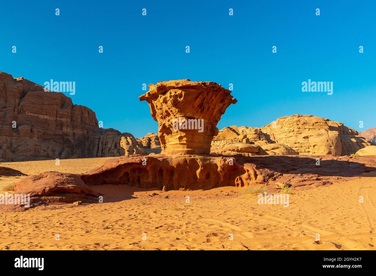 JORDANIEN, WADI-RUM-WÜSTE (UNESCO-WELTKULTURERBE) Stockfoto