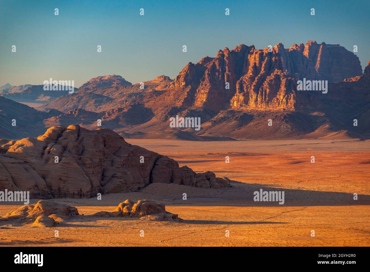 JORDANIEN, WADI-RUM-WÜSTE (UNESCO-WELTKULTURERBE) Stockfoto
