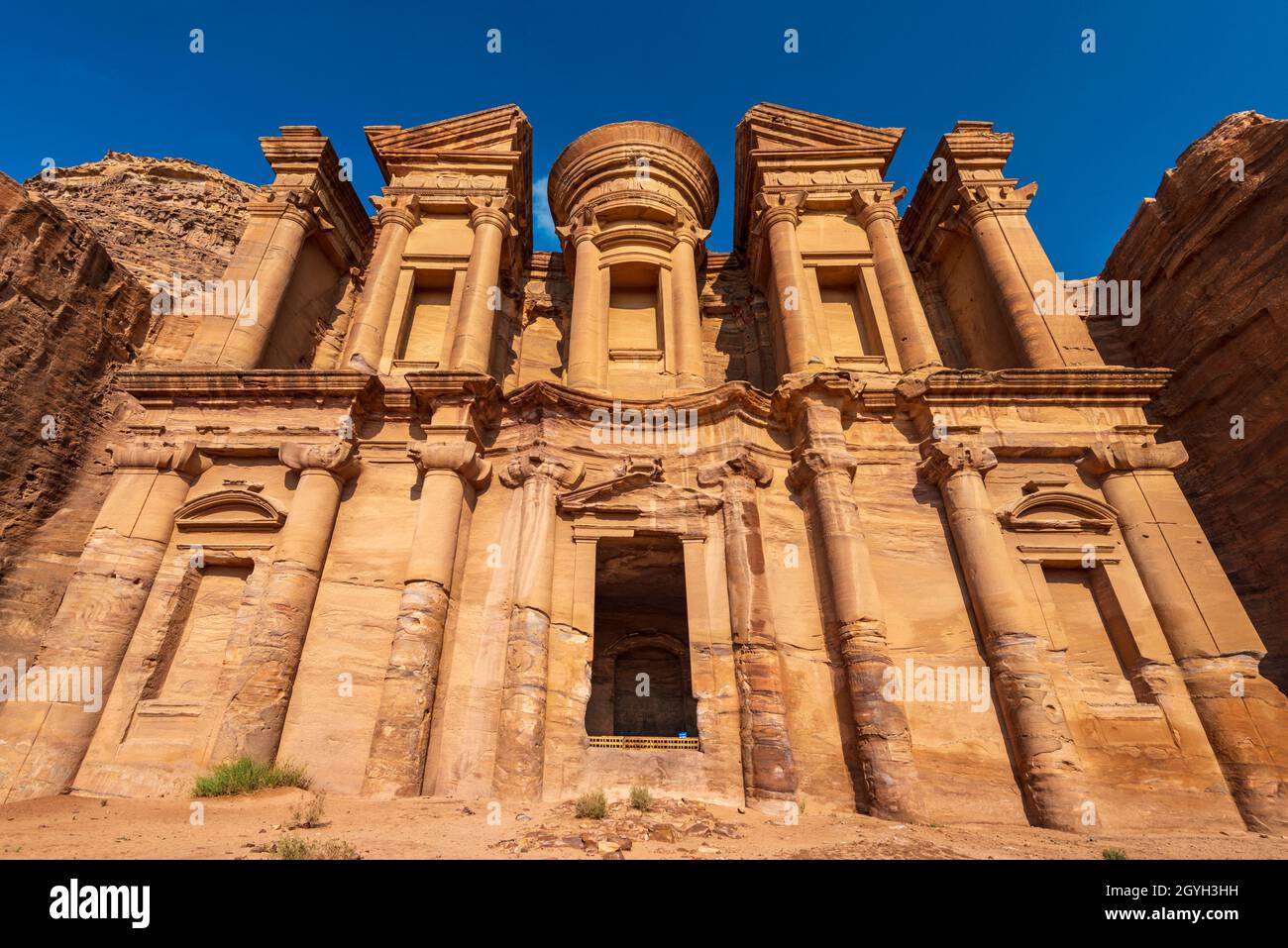 JORDANIEN, PETRA, UNESCO-WELTKULTURERBE). EL DEIR (DAS KLOSTER) Stockfoto