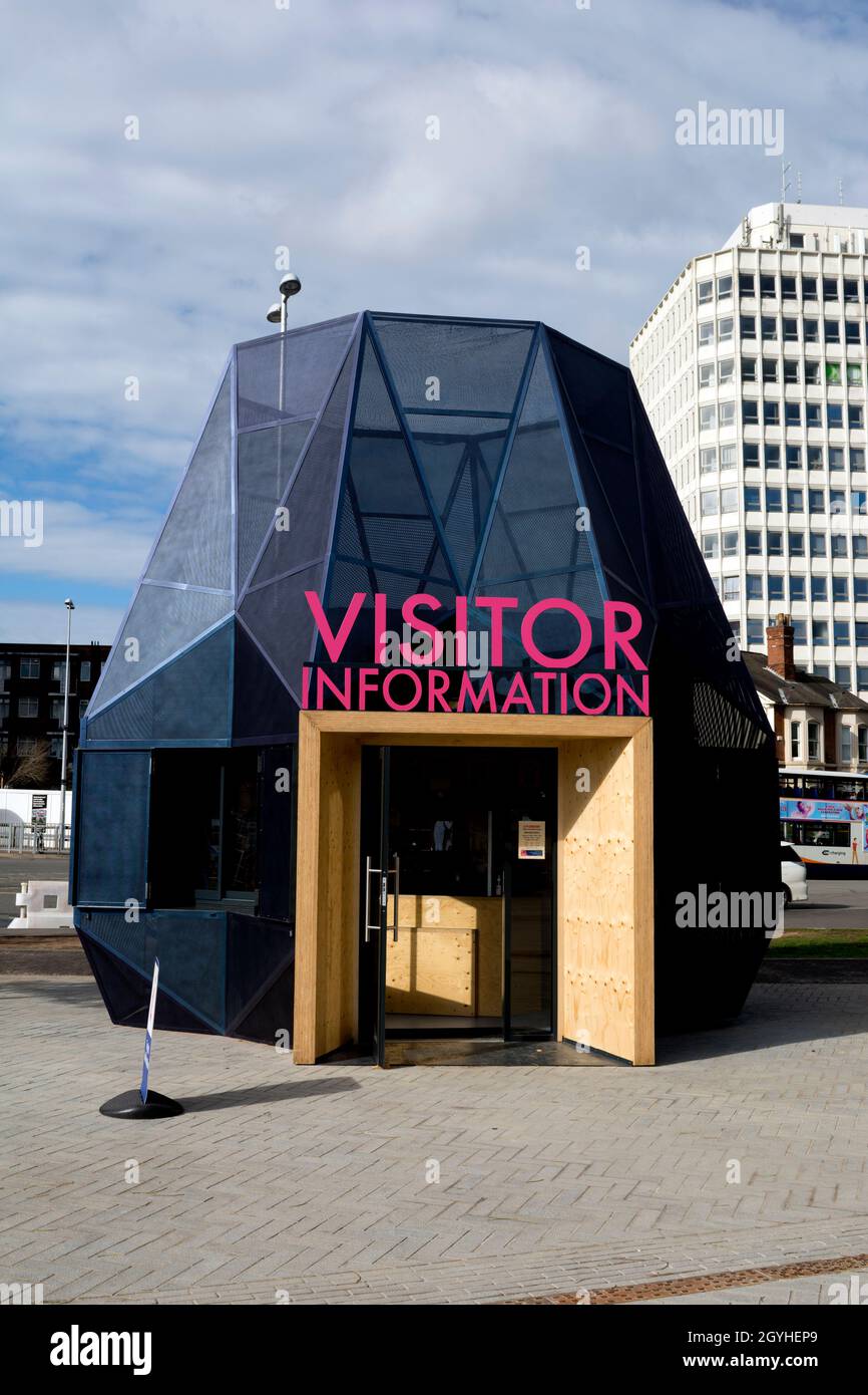 Besucherinformationsgebäude, in der Nähe des Bahnhofs Coventry, West Midlands, England, Großbritannien Stockfoto