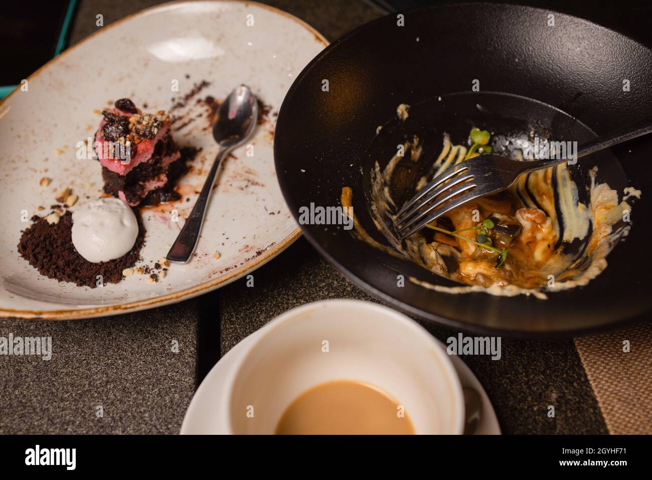 Leere weiße Platte nach dem Essen Dessert, nach Dessert ist weg - von oben Stockfoto