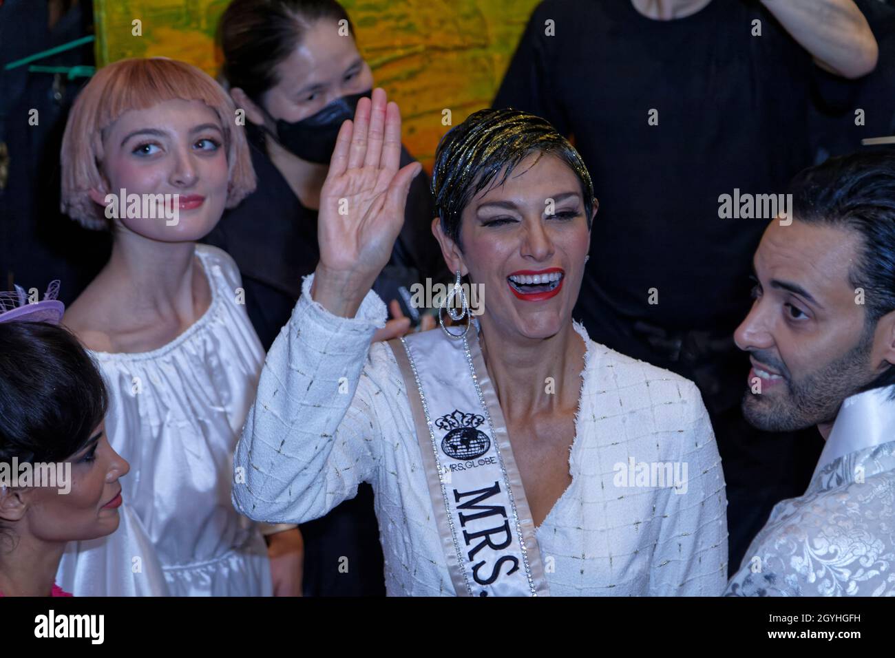 Paris, Frankreich. 6. Oktober 2021. Die Models Jade-Inès Bricard, Abigail Lopez Cruz und Kader Mazidi besuchen die FASHION Show LOVE HAPPENS von Grace Moon Stockfoto