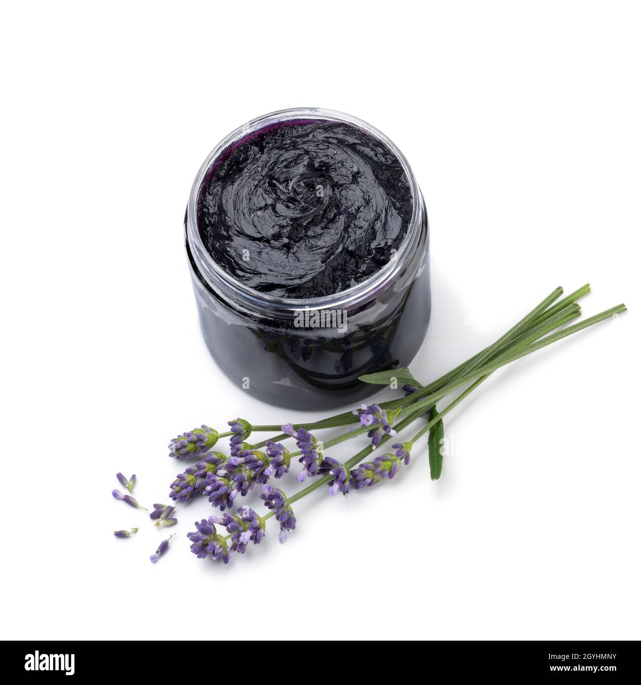 Schale mit Savon Beldi mit einem frischen Zweig aus Lavendel isoliert auf weißem Hintergrund Stockfoto