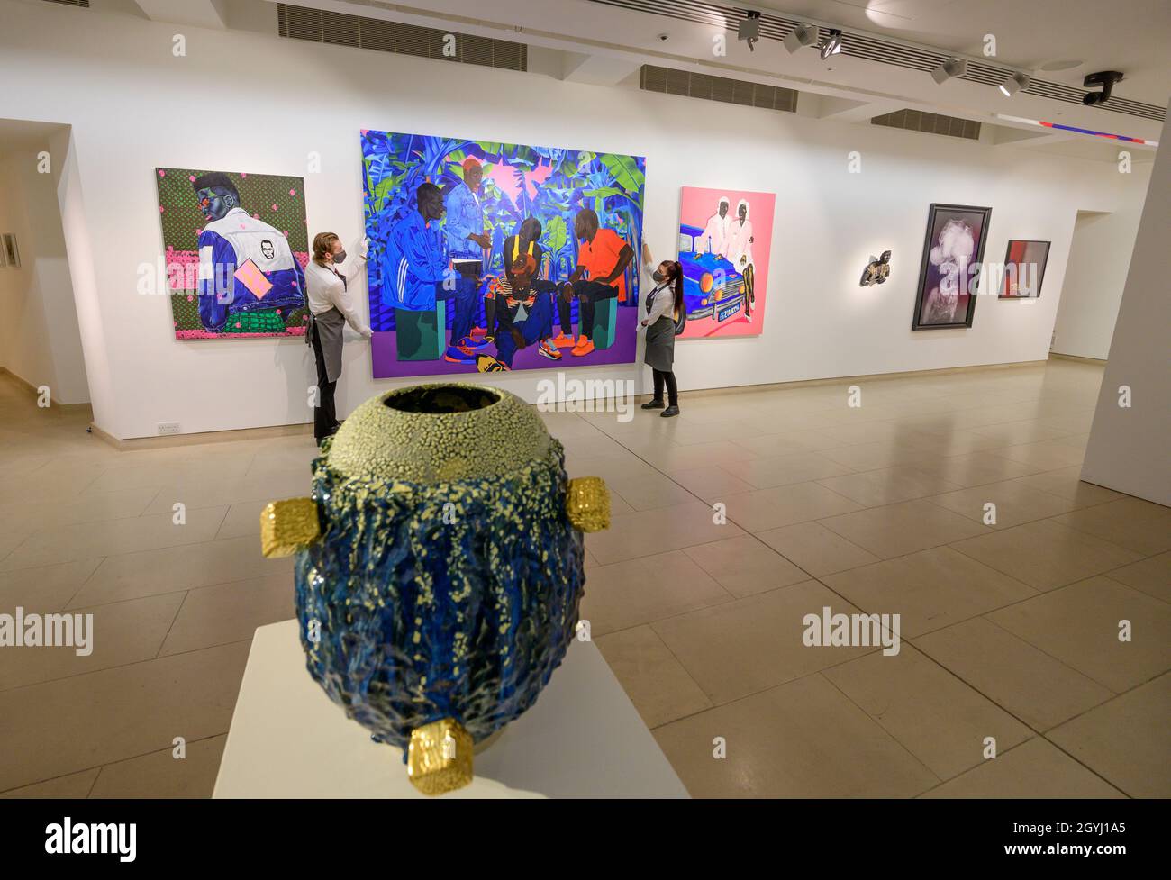 Christie's, London, Großbritannien. Okt. 2021. Christie's 1-54: Redefining the Trend, Histories in the Making kuratiert vom 9.-15. Oktober 2021. Bild: Jack Bell Gallery, Marc Padeu, Blue Night Romance, 2019. Nicht zum Verkauf. Quelle: Malcolm Park/Alamy Live News Stockfoto