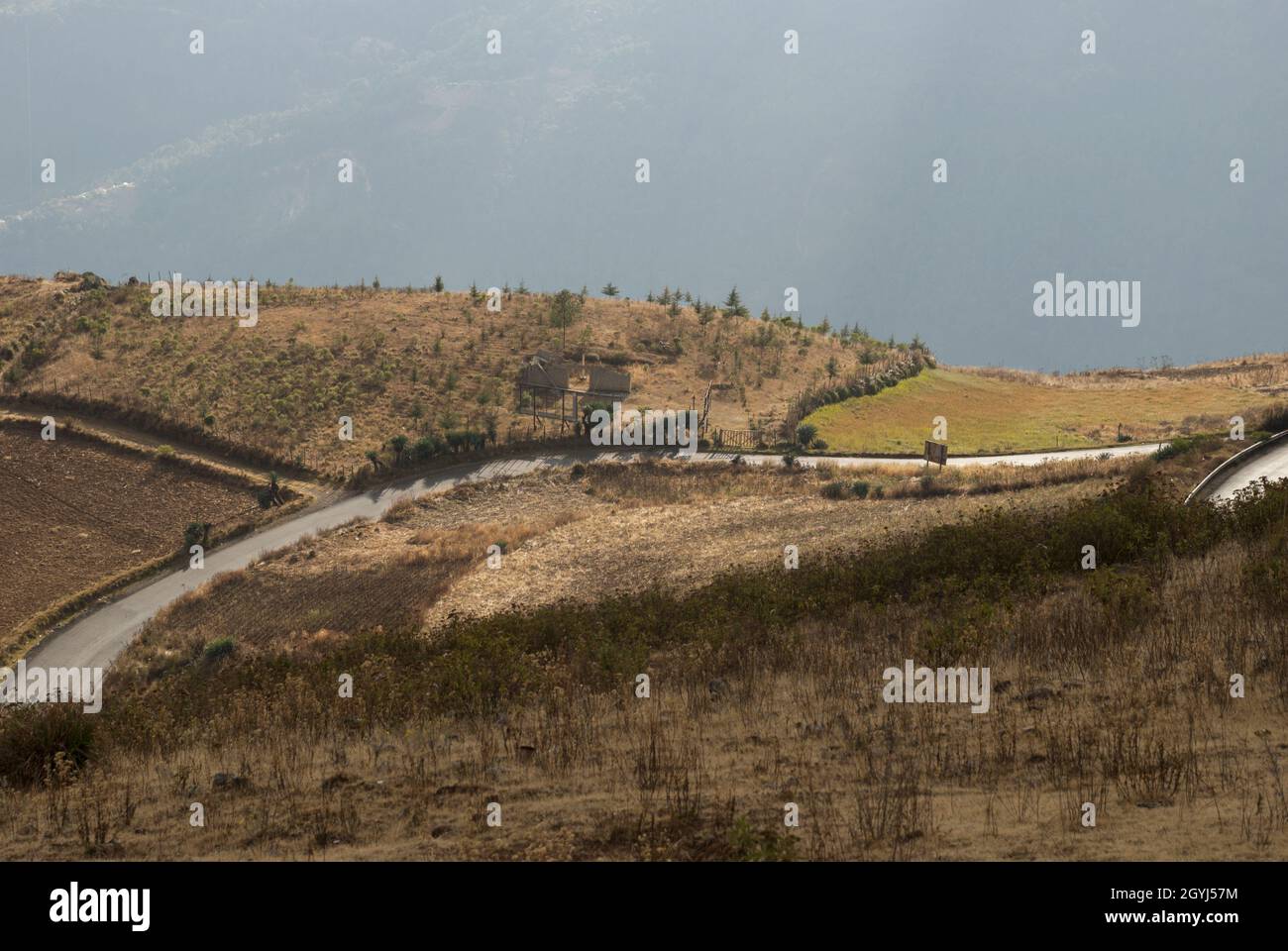 Panoramablick Berge in der Sierra de los Cuchumatanes, Huehuetenango, Guatemala, öde Landschaft. Stockfoto