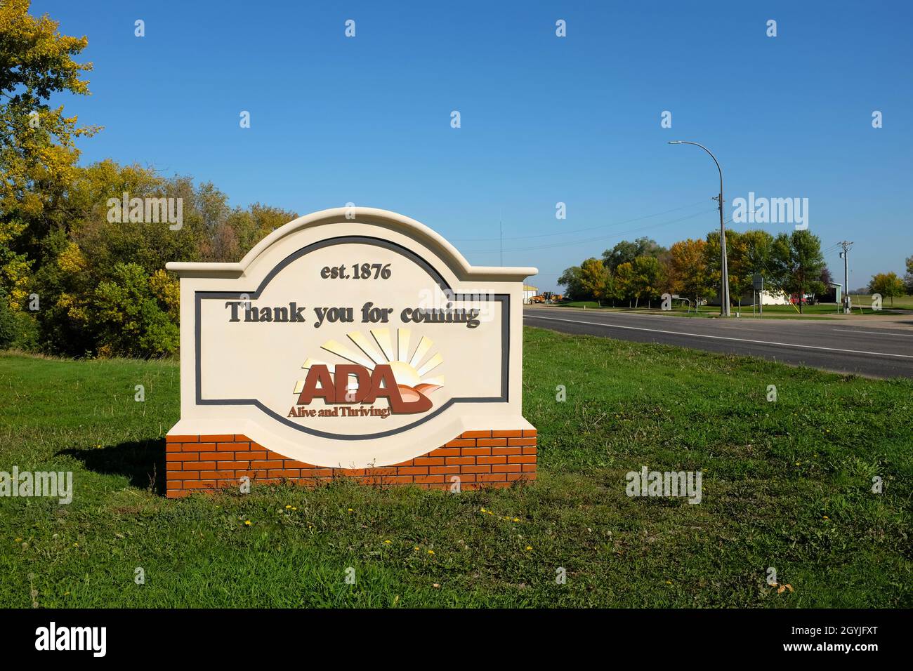 ADA, MINNESOTA - 5 Okt 2021: Vielen Dank, dass Sie an der Stadtgrenze zum Ada-Schild gekommen sind. Stockfoto