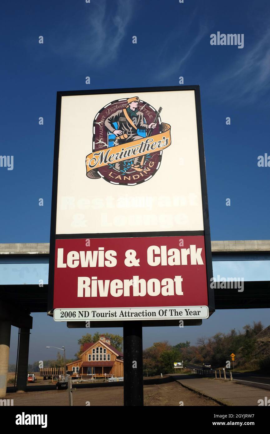 BISMARCK, NORTH DAKOTA - 3 Okt 2021: Schild für das Lewis and Clark Riverboat und Meriwethers Restaurant und Lounge. Stockfoto
