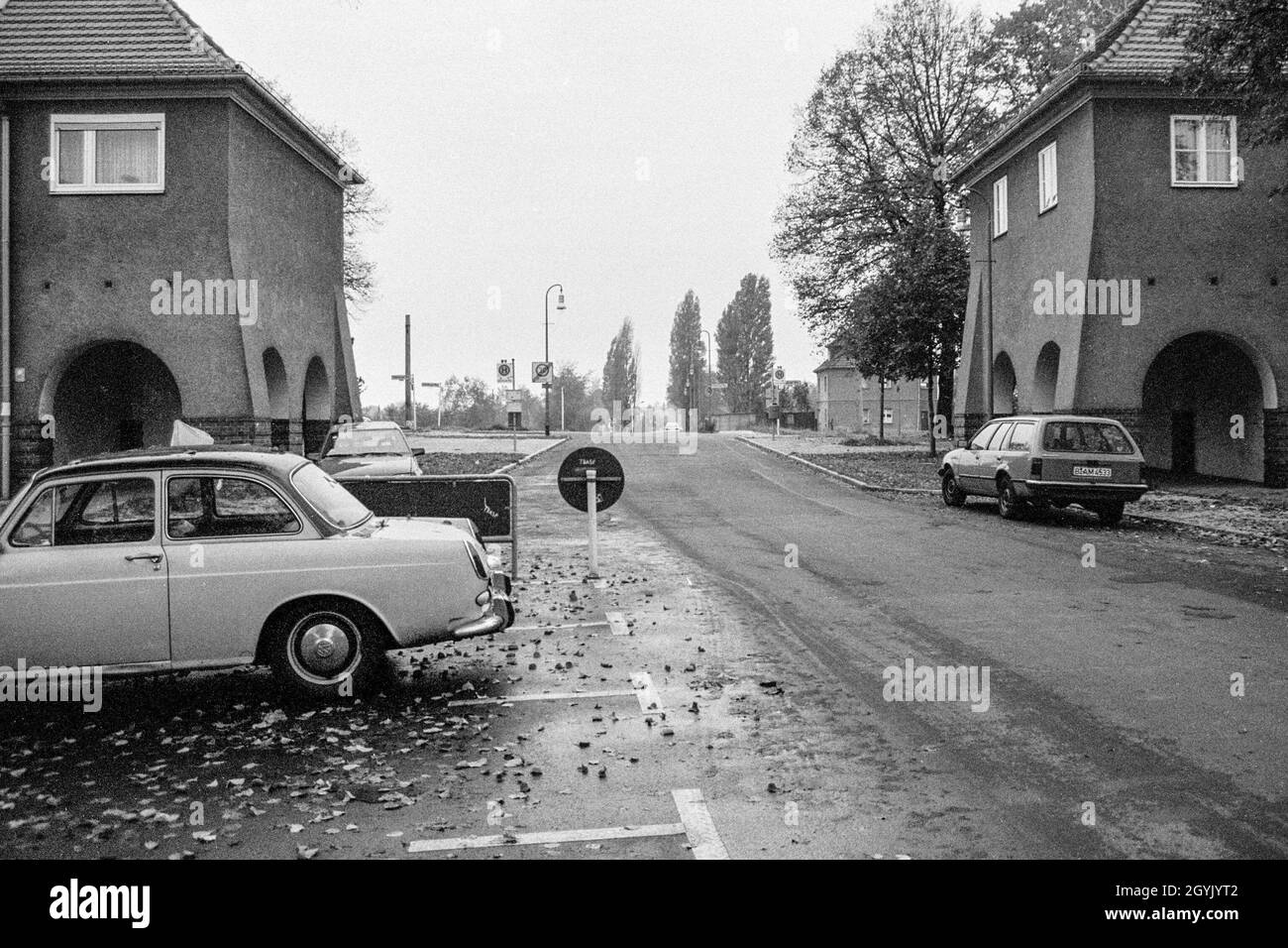 Torweg, Staaken, Blick auf die ehemalige Grenze zwischen Ost- und West-Berlin im Jahr 1992 Stockfoto