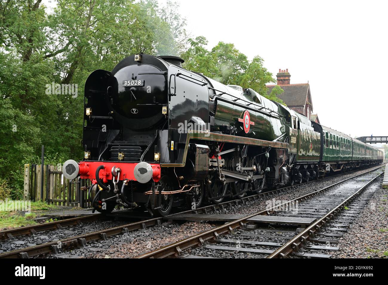 Clan Line eine Lokomotive der SR Merchant-Klasse auf der Bluebell-Bahn. Stockfoto