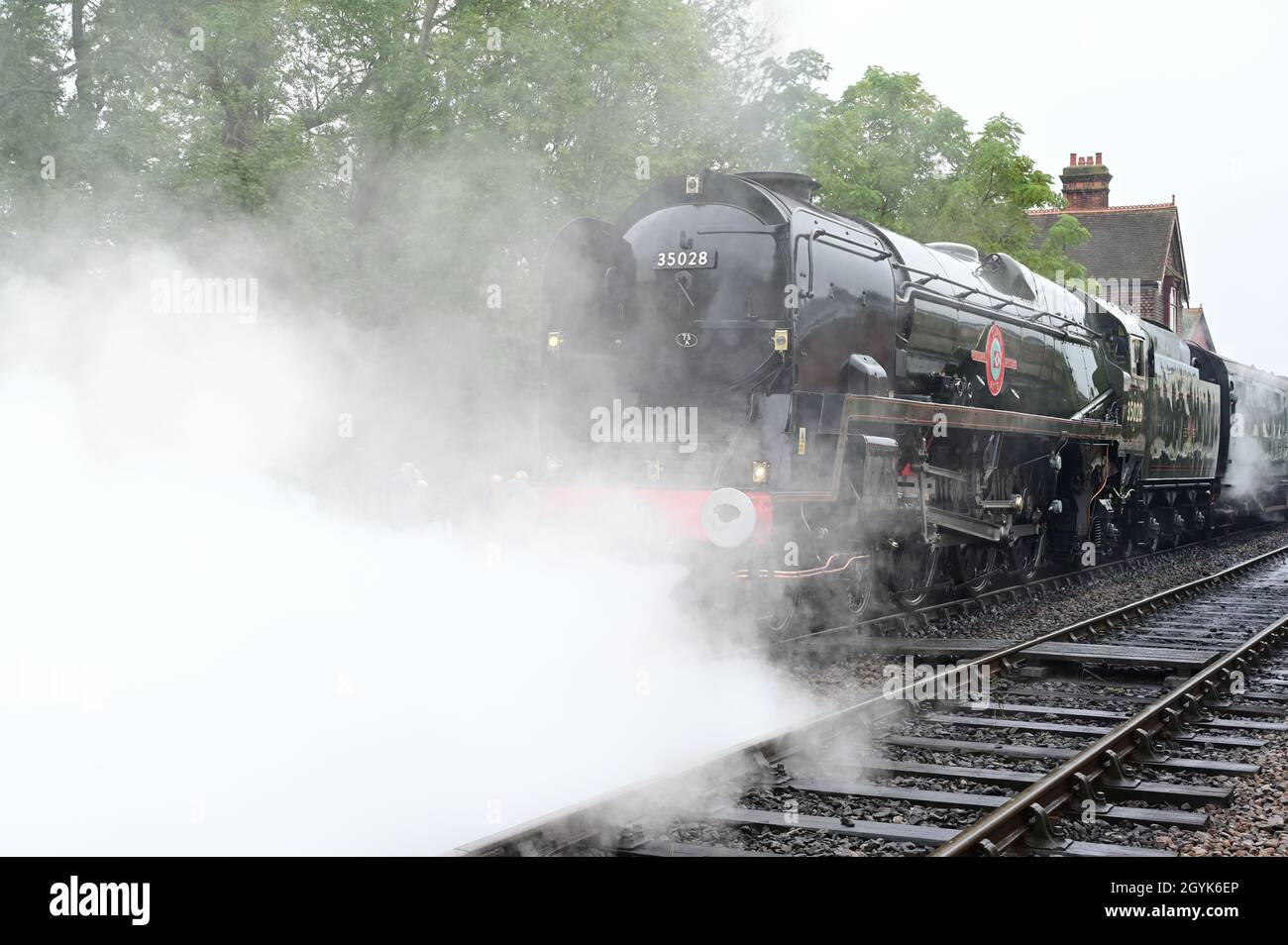 Clan Line eine Lokomotive der SR Merchant-Klasse auf der Bluebell-Bahn. Stockfoto