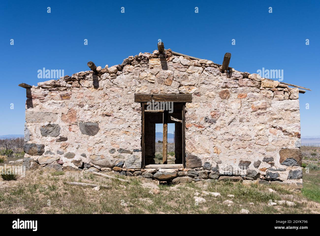 Die Ruinen von Mag's Bordell, erbaut in den 1880er Jahren von den Roosevelt Hot Springs, um Bergarbeiter aus den Frisco-Minen zu befahren. Stockfoto