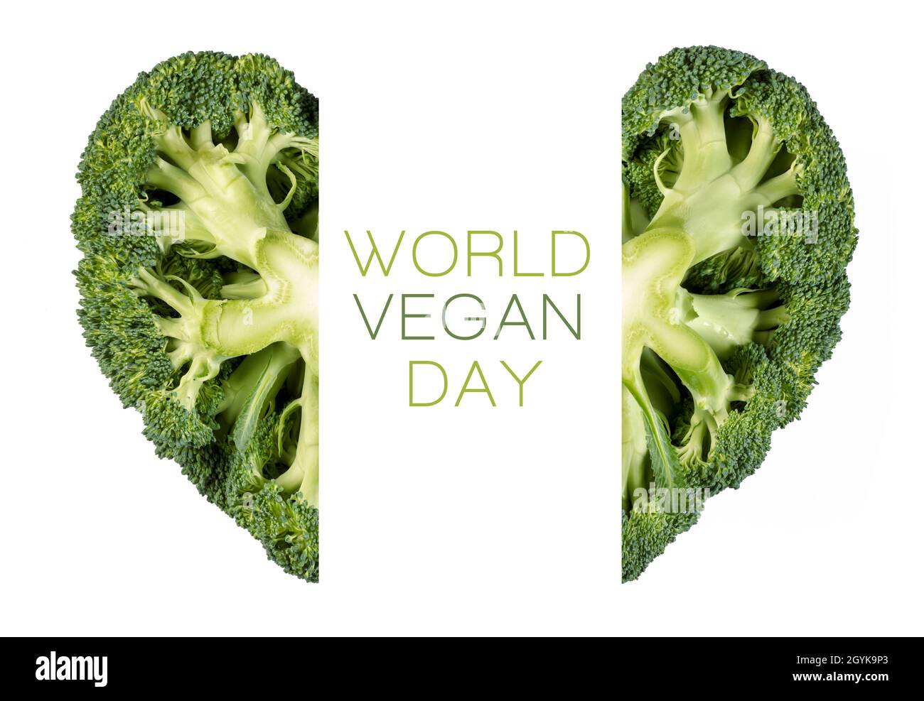 World Vegan Day Poster Design mit herzförmigen Brokkoli durch die Mitte geschnitten, um den zentralen Text auf einem weißen Hintergrund unterzubringen Stockfoto