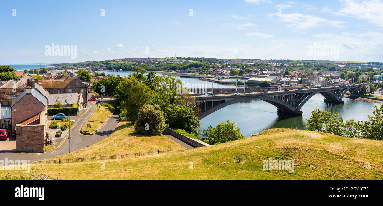 Betonstraßebrücke oder die Royal Tweed Bridge über den River Tweed bei Berwick-upon-Tweed oder Berwick-on-Tweed Northumberland England GB UK Europe Stockfoto