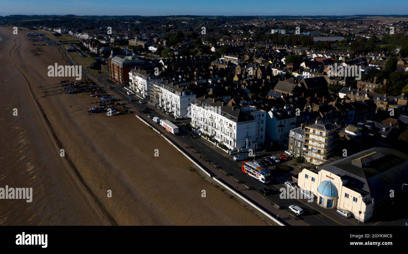 Ein serieller Blick auf Deal Seafront mit Blick nach Osten in Richtung Walmer und Kingsdown Stockfoto