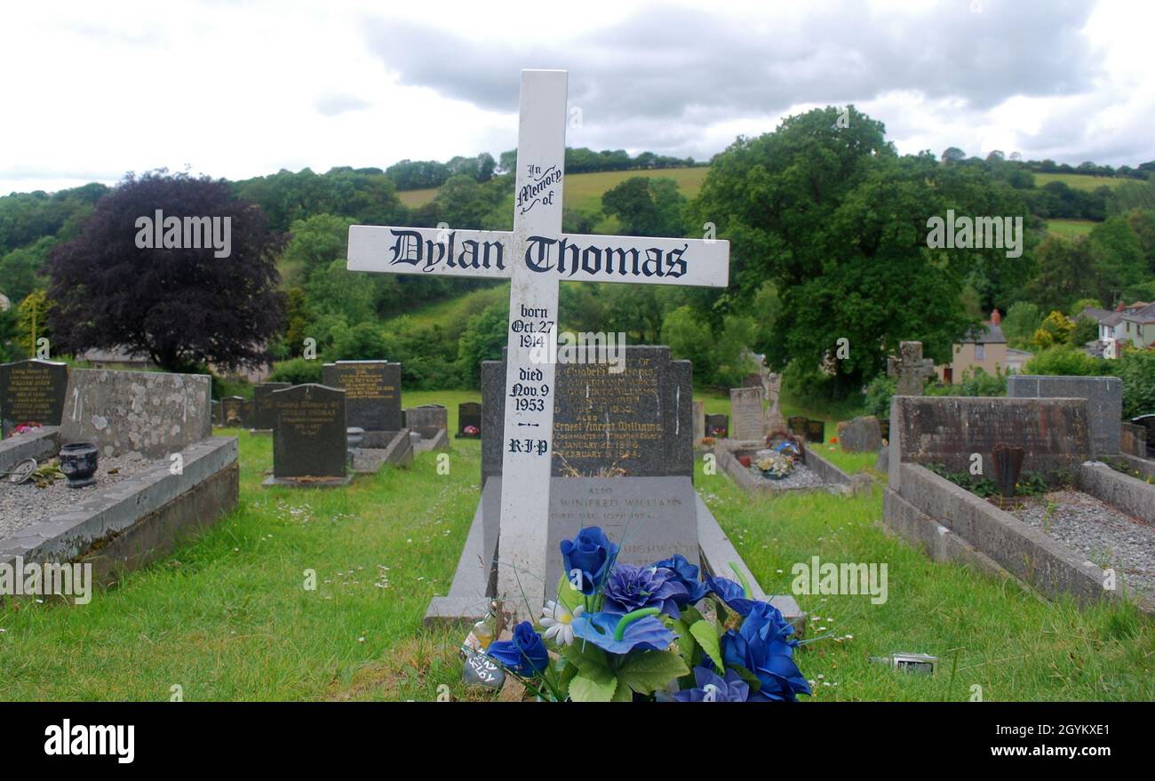 Das Grab des Dichters Dylan Thomas im Dorf Laugharne, Wales Stockfoto