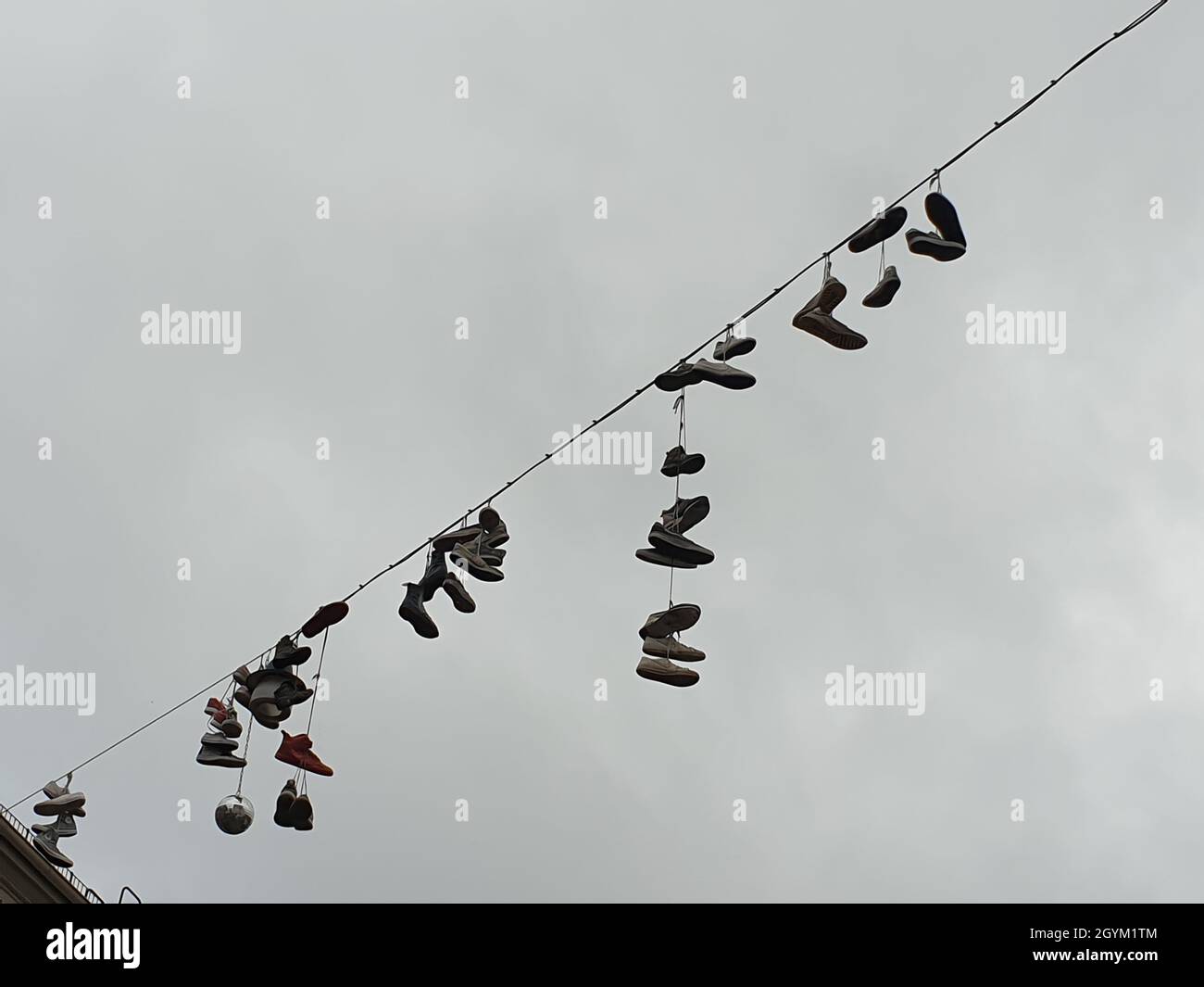 Hängende Schuhe in Bremen Stockfoto