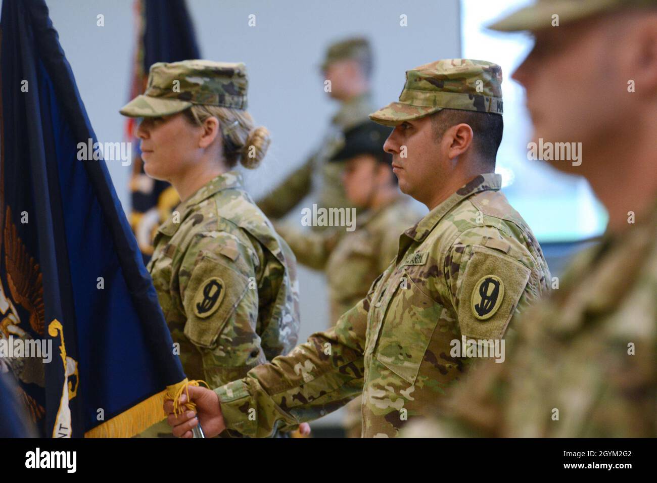 US Army Reserve Soldaten der 2. Brigade, 95. Ausbildungsdivision stehen während der Zeremonie zur Änderung der Verantwortung, 25. Januar 2020, im Vancouver Armed Forces Reserve Center, Vancouver, Washington, in Formation. Während der Zeremonie zur Änderung der Verantwortung, Command Sgt. Maj. Eric J. Roberts wurde der neue Kommandofeldwebel Major der Einheiten und folgte damit Command Sgt. Maj. Marc E. Kersey. (Foto von Master Sgt. John Hughel, Oregon Military Department Public Affairs) Stockfoto