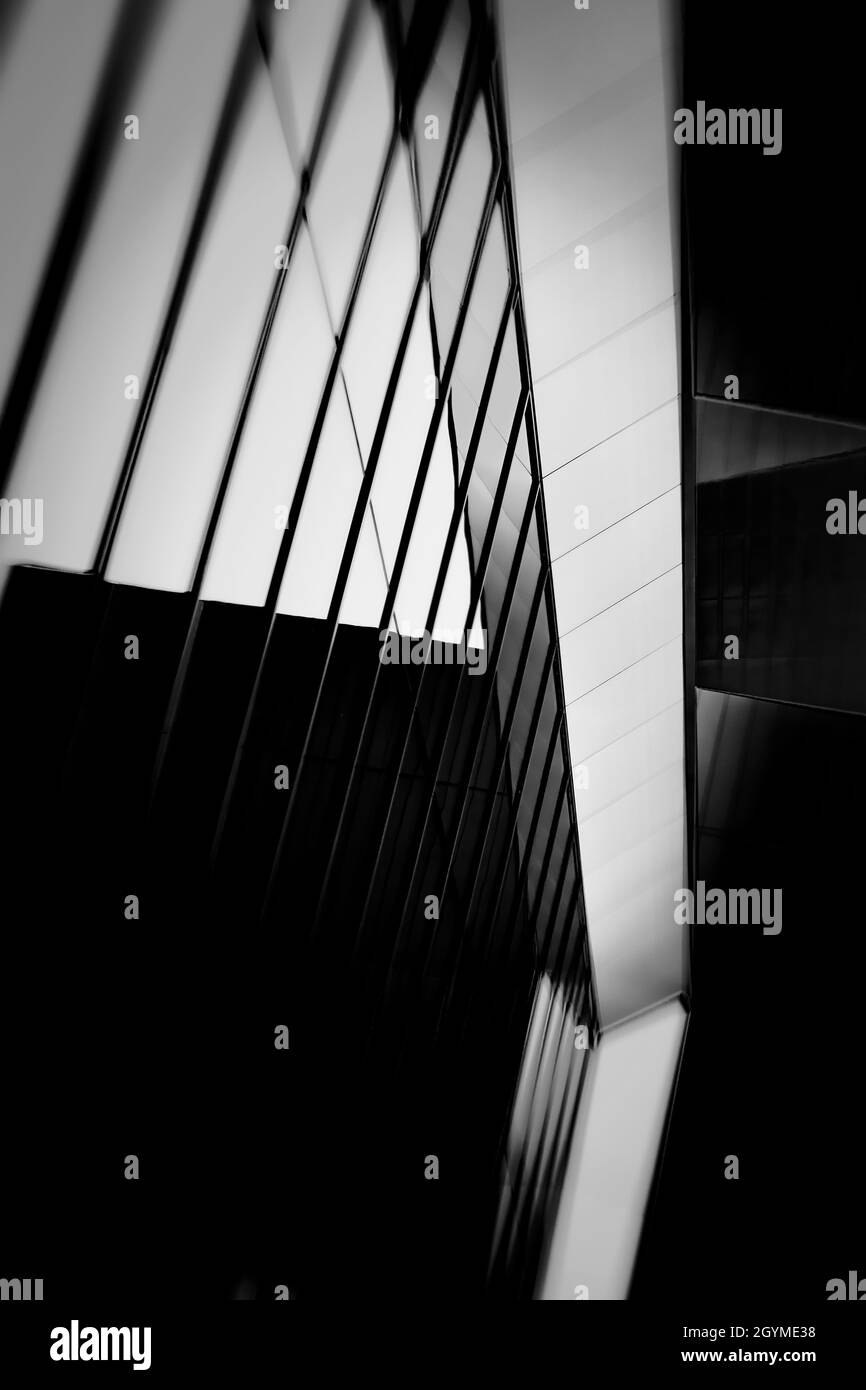 Nahaufnahme von architektonischen Details in Schwarzweiß, wodurch ein abstraktes Bild entsteht, das als Hintergrund nützlich ist Stockfoto