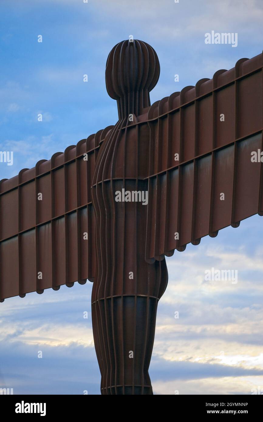 Der Engel des Nordens ist eine zeitgenössische Skulptur von Antony Gormley, die sich neben der A1 in Gateshead, Tyne and Wear, England, befindet. Fertiggestellt im Jahr 19 Stockfoto