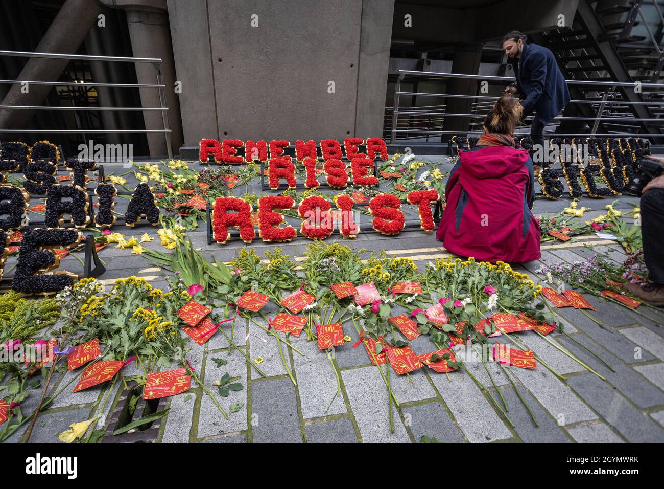 London, Großbritannien. Oktober 2021. Friedlicher Protest vor Lloyds of London. ©Enrique Guadiz Photography/Alamy Live News Stockfoto