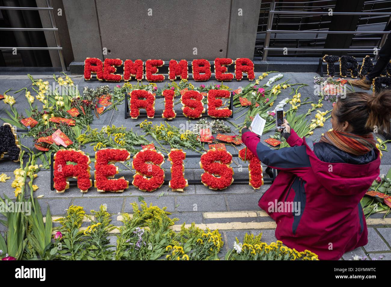London, Großbritannien. Oktober 2021. Friedlicher Protest vor Lloyds of London. ©Enrique Guadiz Photography/Alamy Live News Stockfoto