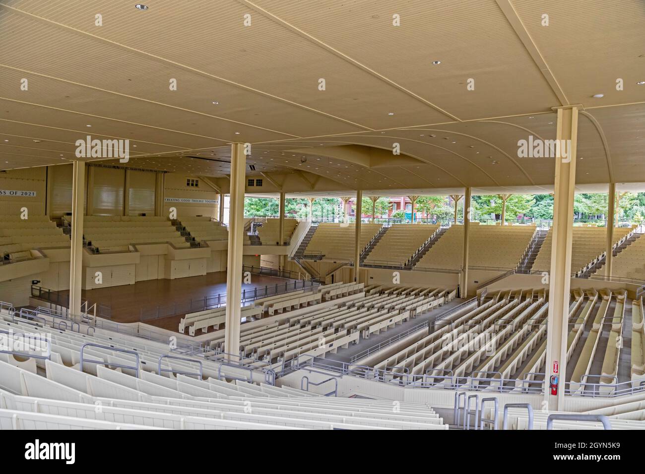Chautauqua, New York - das Amphitheater mit 4,500 Sitzplätzen in der Chautauqua Institution ersetzte 2017 ein altes, historisches Gebäude. Stockfoto