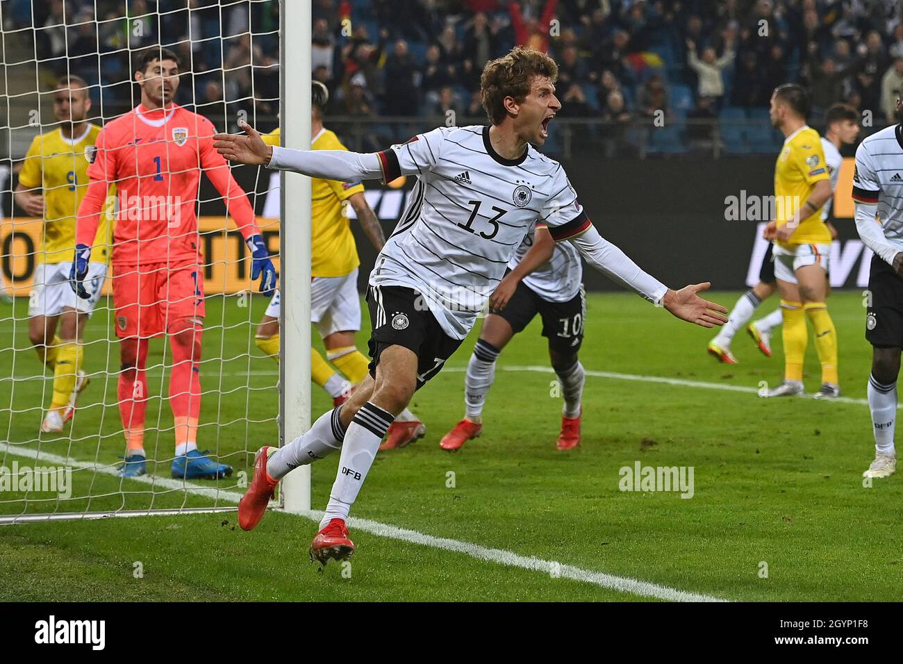 Hamburg, Deutschland. 08. Okt, 2021. Goaljubel Thomas MÜLLER (GER) nach Tor  zu 2:1, Jubel, Freude, Begeisterung, Aktion, Fußball Laenderspiel,  WM-Qualifikationsgruppe J Spieltag 7, Deutschland (GER) - Rumänien (ROM)  2-1, am 08.10.2021 in