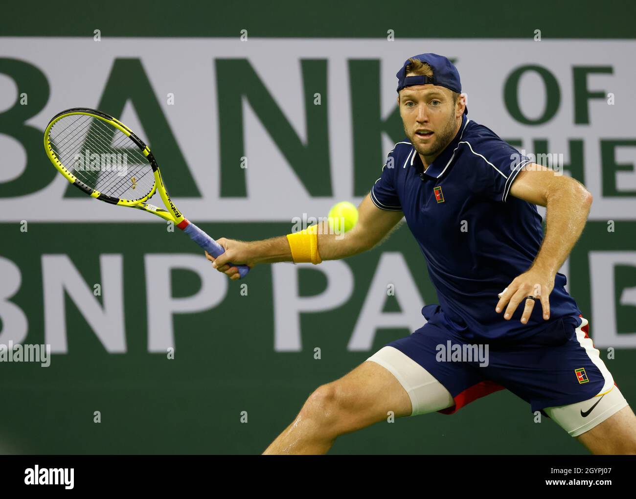 Kalifornien, USA. Okt. 2021. 08. Oktober 2021 Jack Sock gibt einen Schuss an John Millman aus Australien bei den BNP Paribas Open 2021 im Indian Wells Tennis Garden in Indian Wells, Kalifornien, zurück. Obligatorischer Bildnachweis: Charles Baus/CSM Kredit: CAL Sport Media/Alamy Live News Stockfoto