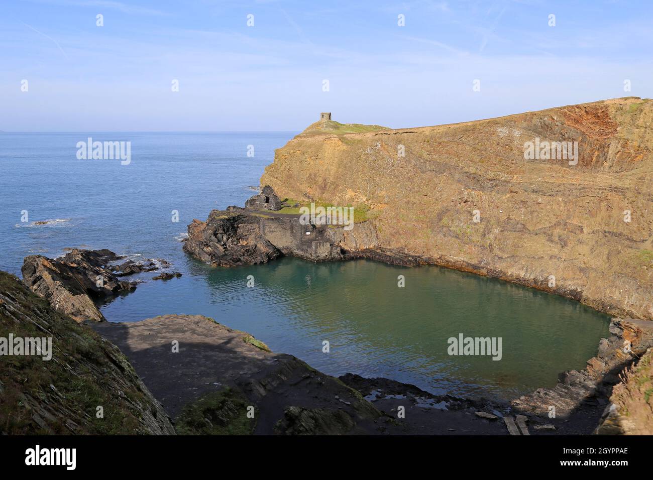 Blue Lagoon, ein überfluteter ehemaliger Schieferbruch, National Park Coast Path, Abereiddy, Pembrokeshire, Wales, Vereinigtes Königreich, Großbritannien, Europa Stockfoto