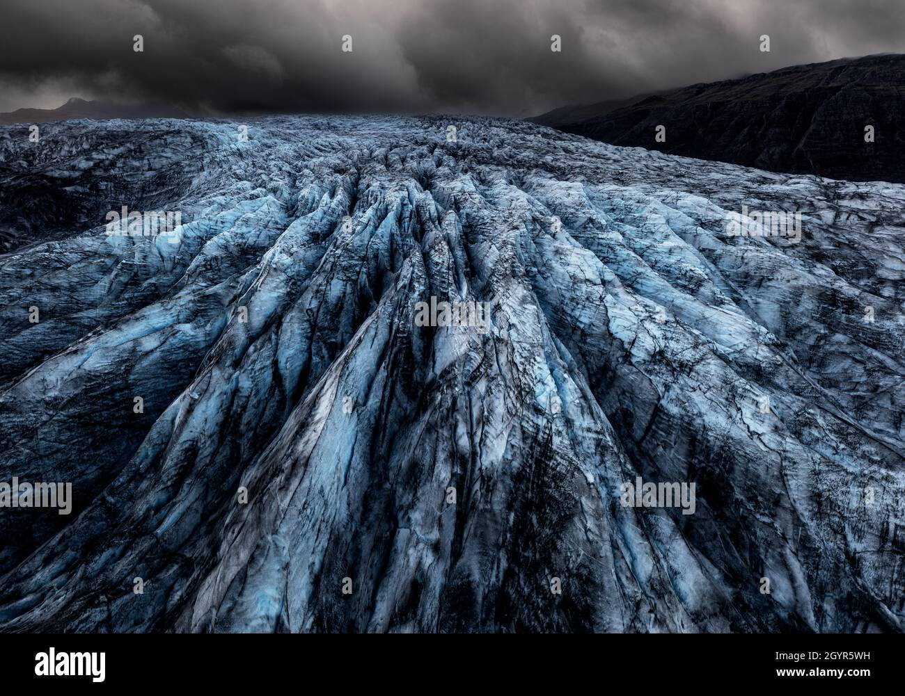 Luftaufnahme auf den massiven Eisspalten des Vatnajökull Gletschers. Stockfoto