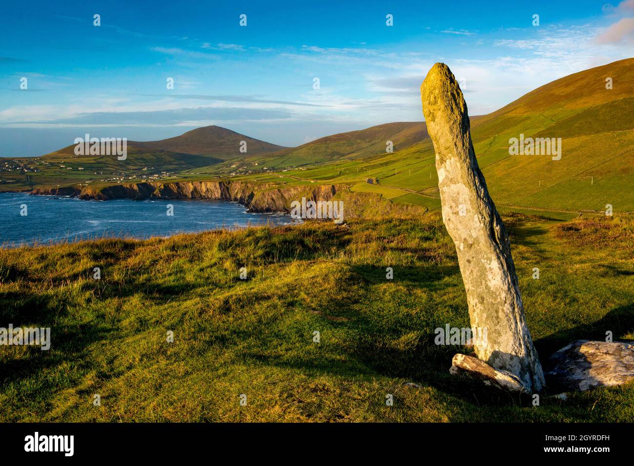 Standing Stone in Dunmore Head, Dingle, County Kerry, Irland Stockfoto