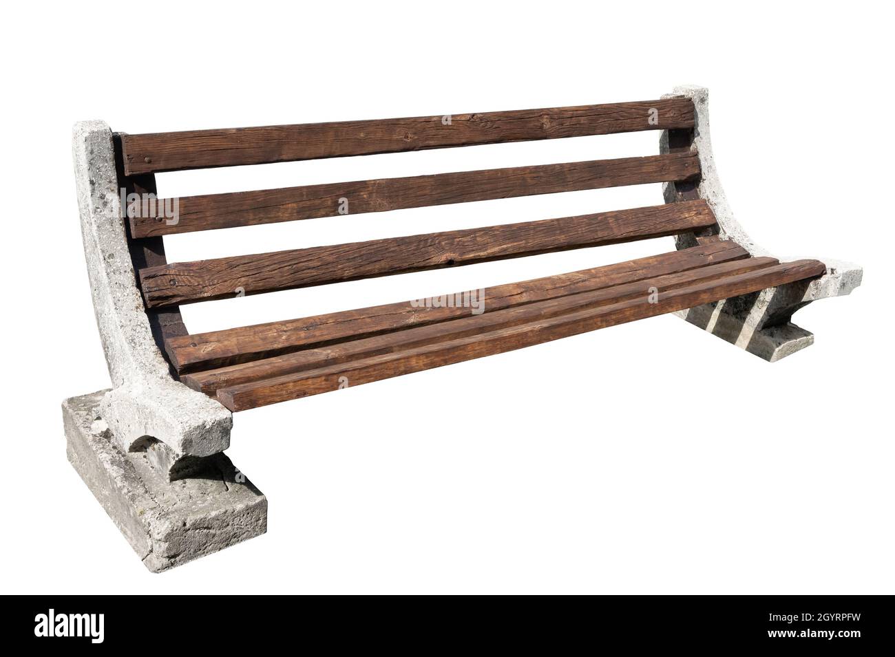 Sitzbank mit Betonsockel. Holzteil zum Sitzen. Isoliert auf weißem Hintergrund Stockfoto