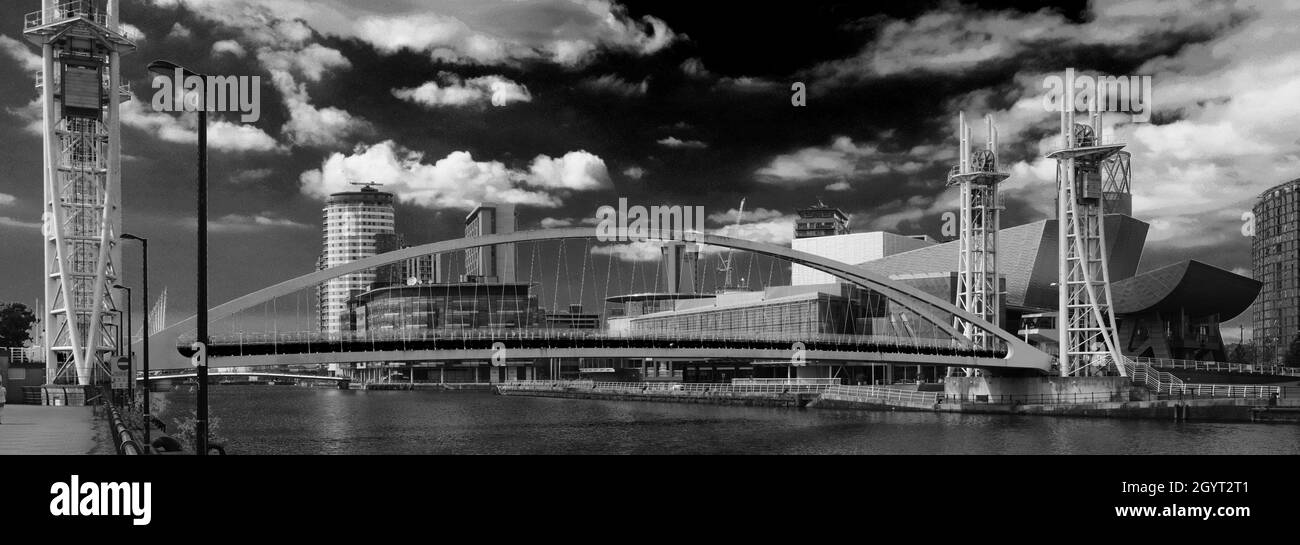 Die Millennium Bridge, Media City, Salford Quays, Manchester, Lancashire, England, Großbritannien Stockfoto