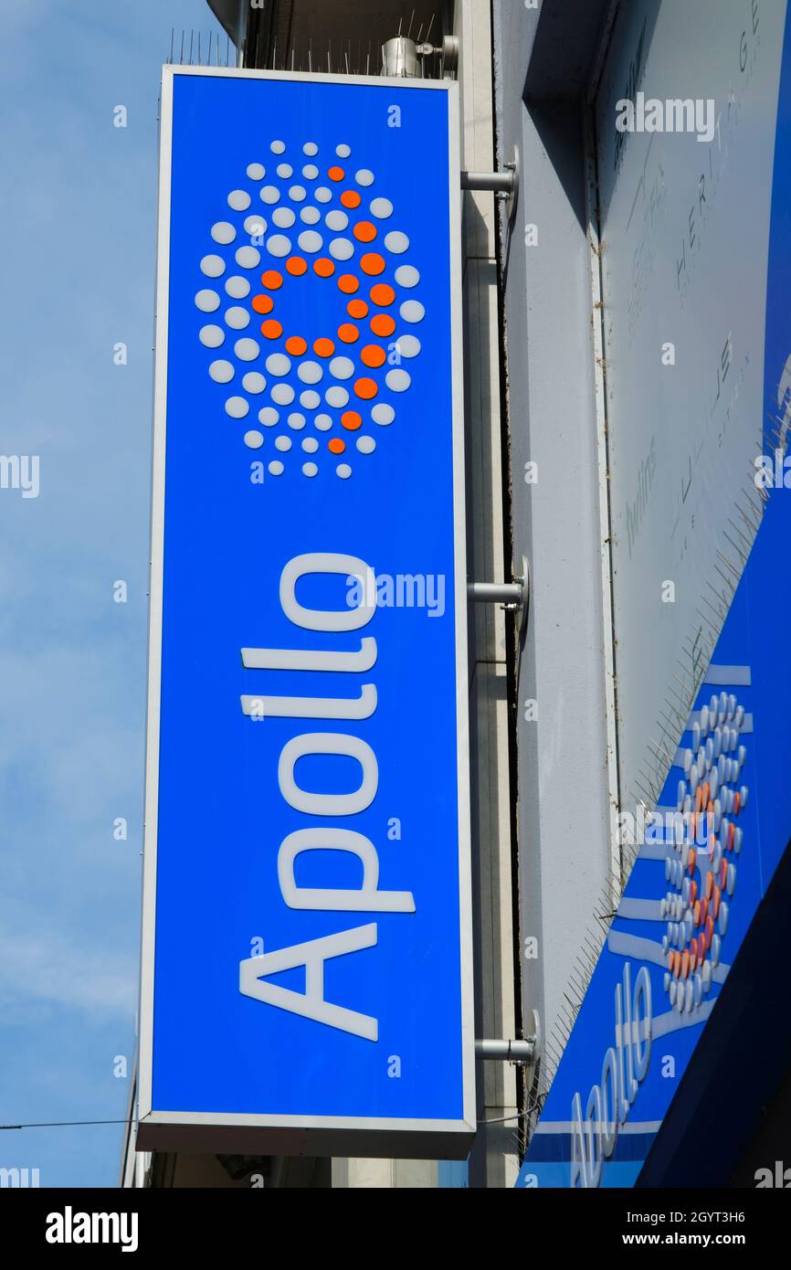 Schild Und Logo Apollo, Optiker, Nordrhein-Westfalen, Deutschland, Europa Stockfoto