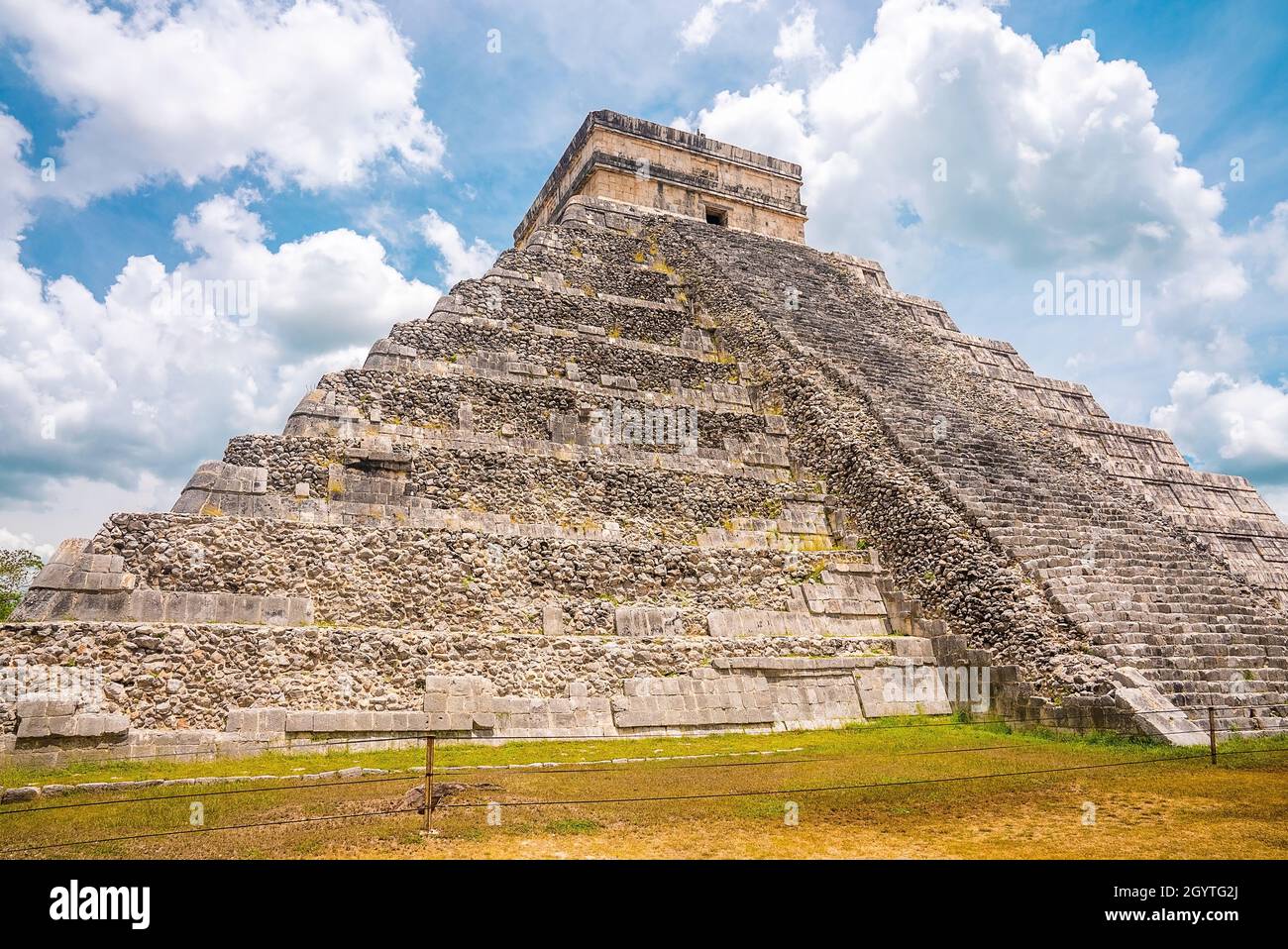 Alte Ruinen des Tempels von Kukulkan große Pyramide in Chichen Itza Stockfoto