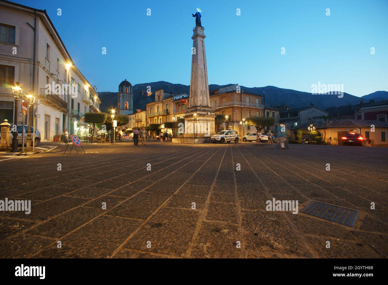Stadt Teggiano, Salerno, Italien - Campanile della Cattedrale di Santa Maria Maggiore e San Michele Arcangelo Stockfoto