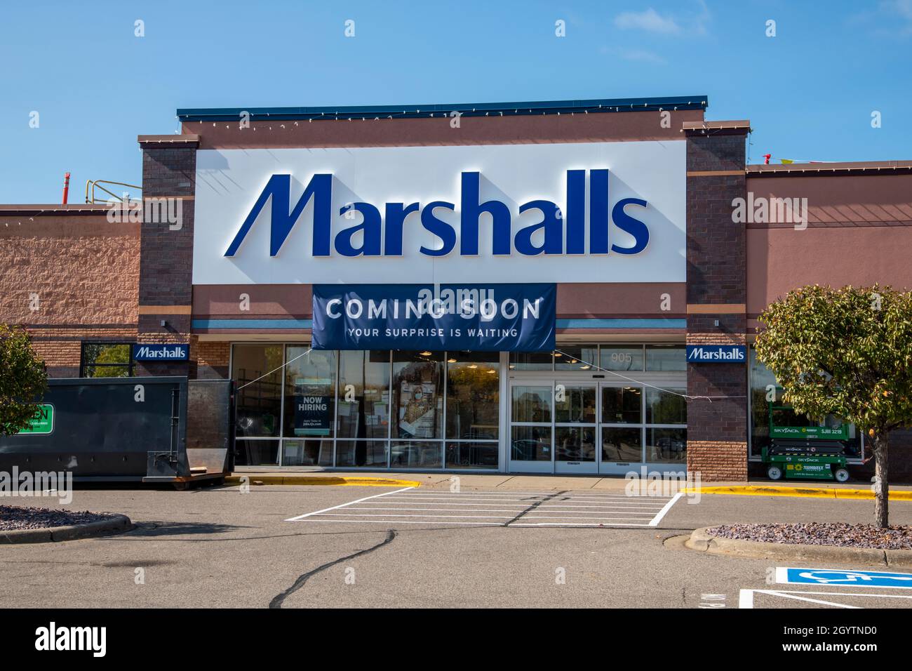 Vadnais Heights, Minnesota. Marshalls Dept. Store Eröffnung eines neuen Stores in einem lokalen Einkaufszentrum. Marshalls ist eine amerikanische Kette von preisgünstigen Kaufhäusern o Stockfoto