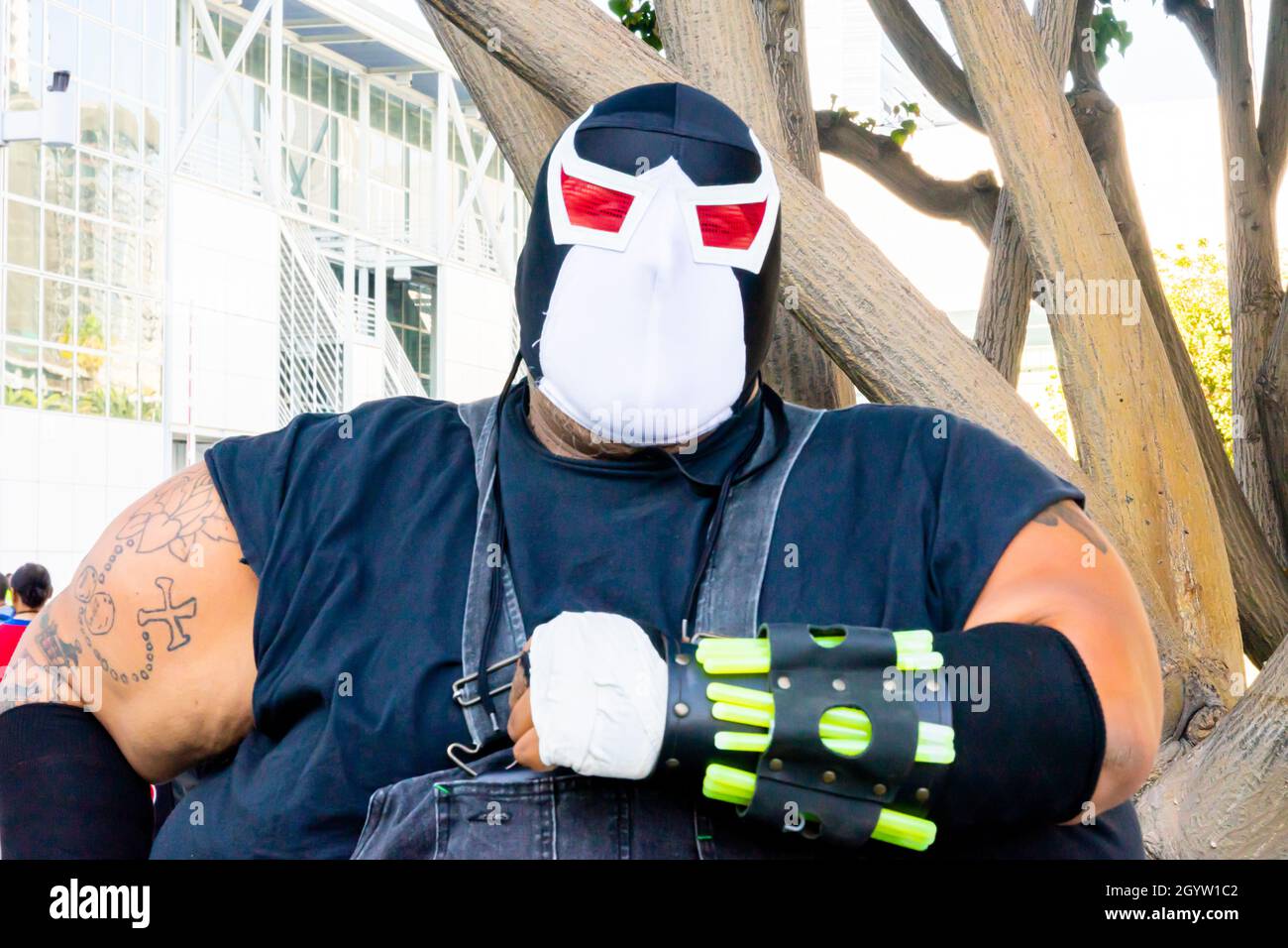 Teilnehmer Cosplayer mit Bane aus dem DC Universe auf der Comic Con in Los Angeles, CA, USA Stockfoto