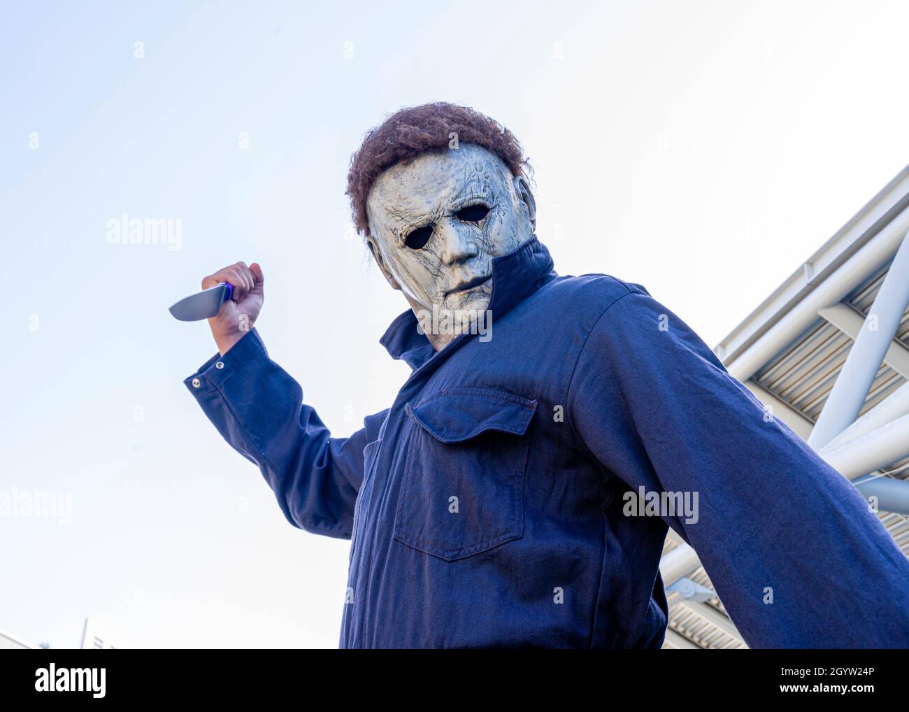 Teilnehmer Cosplayer porträtiert Michael Mayers der Halloween-Serie auf der Comic Con in Los Angeles, CA, USA.Halloween-Konzept. Stockfoto