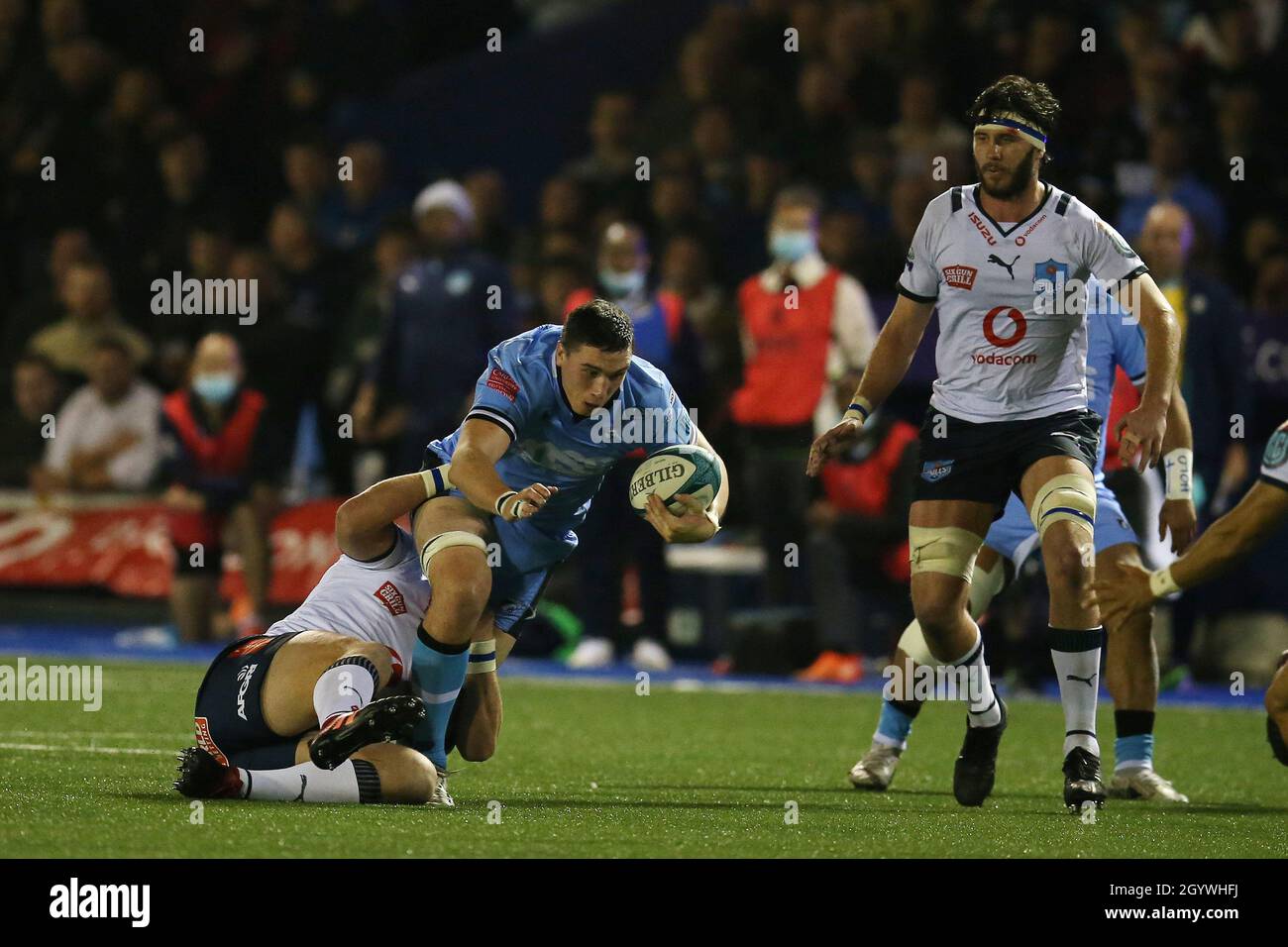 Cardiff, Großbritannien. Oktober 2021. SEB Davies von Cardiff Rugby erhebt Vorwurf. United Rugby Championship, Cardiff Rugby V Vodacom Bulls at the BT Sport Arms Park in Cardiff, South Wales on Saturday 9th October 2021. PIC by Andrew Orchard/Andrew Orchard Sports Photography/Alamy Live News Credit: Andrew Orchard Sports Photography/Alamy Live News Stockfoto