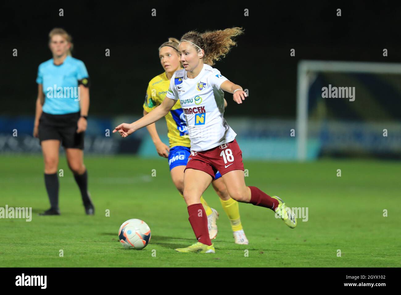 Beim ersten Bundesliga-Spiel von Planet Pure Frauen in Wien gegen SKN St. Polen Frauen ist die Spielerin in Wien in Aktion Stockfoto