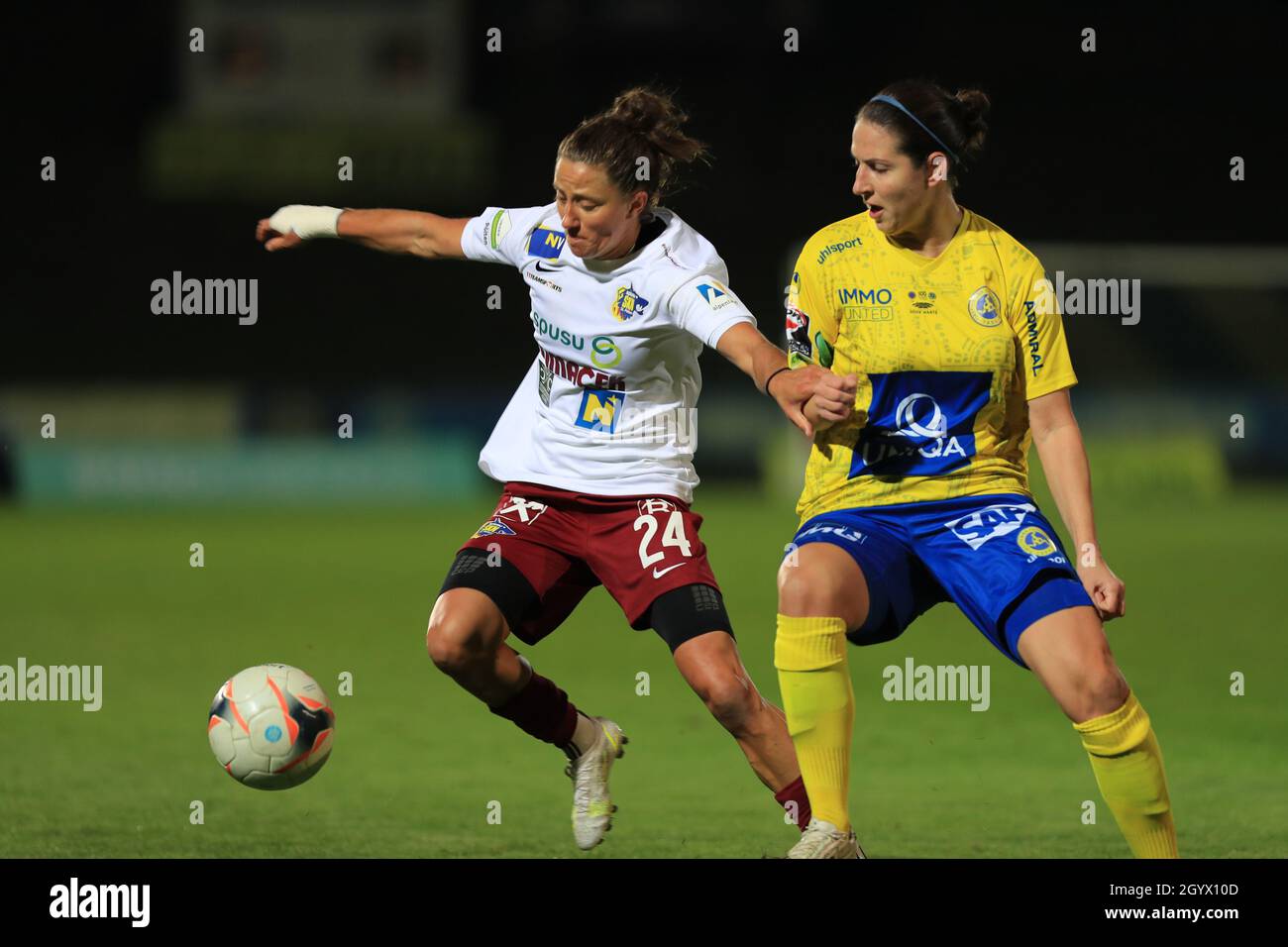 Mateja Zver und Gina Babicky in Aktion während des Planet Pure Frauen Bundesliga-Spiels zum ersten Mal in Wien gegen SKN St. Polen Frauen Stockfoto