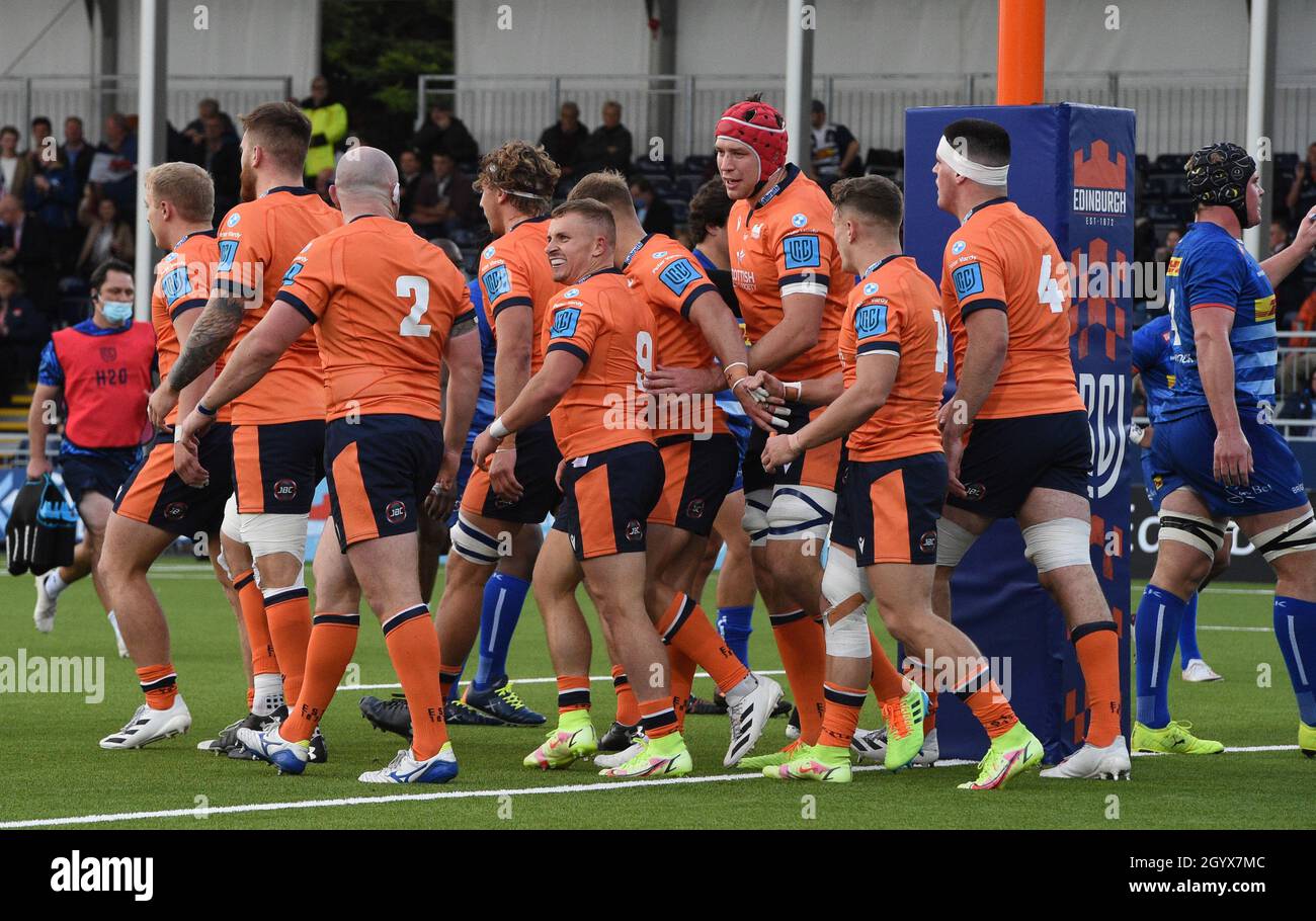 Dam Health Stadium Edinburgh, Schottland, Großbritannien, 9. Oktober 21. Edinburgh Rugby vs. Stormers. United Rugby Championship Spiel . Scrum half Ben Vellacott nach dem 2. Versuch für Edinburgh Rugby vs Stormers aufgeschmitzt Kredit: eric mccowat/Alamy Live News Stockfoto